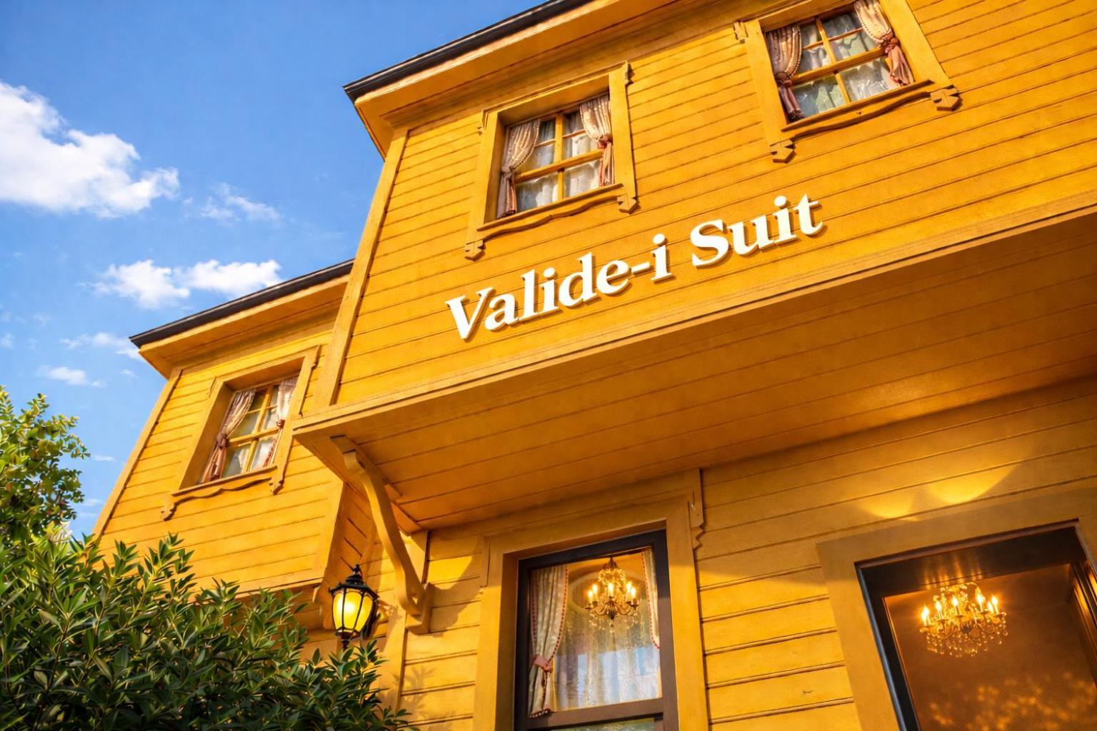 Valide I Suit, Istanbul